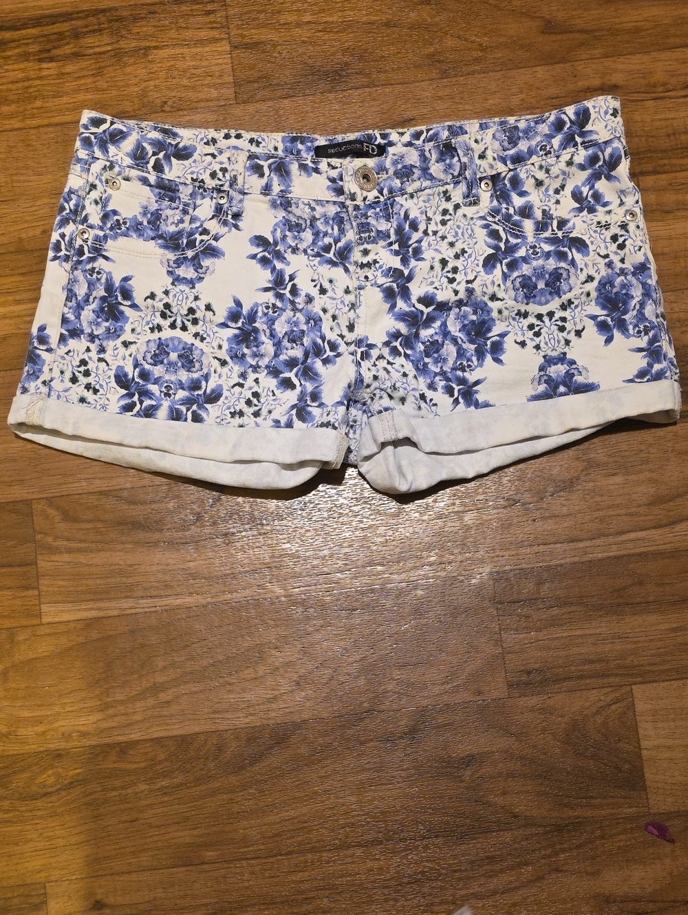Suductions Women’s Floral White and Blue Jean Shorts